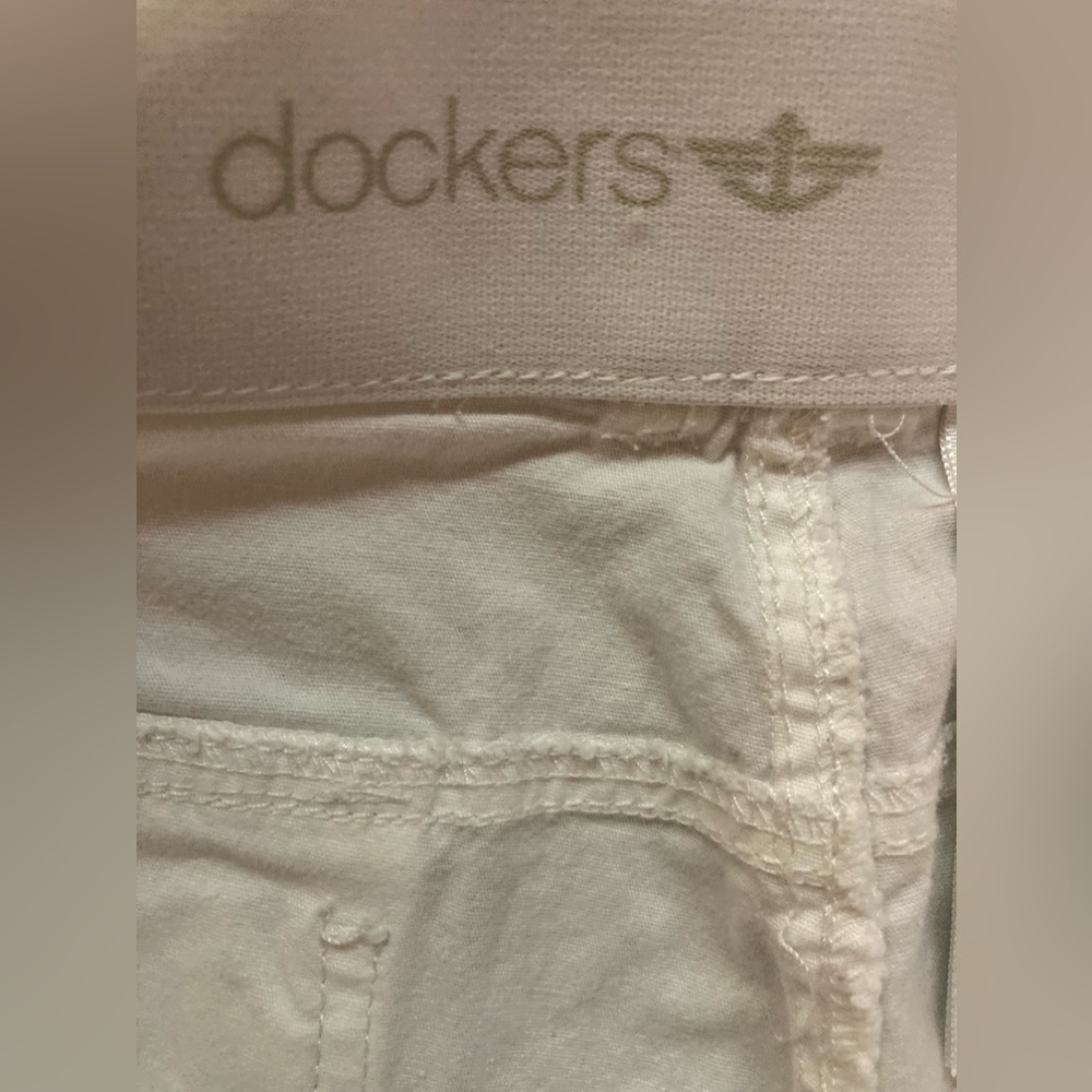 Dockers “khaki goodness inside” White Capri’s - Picture 8 of 11